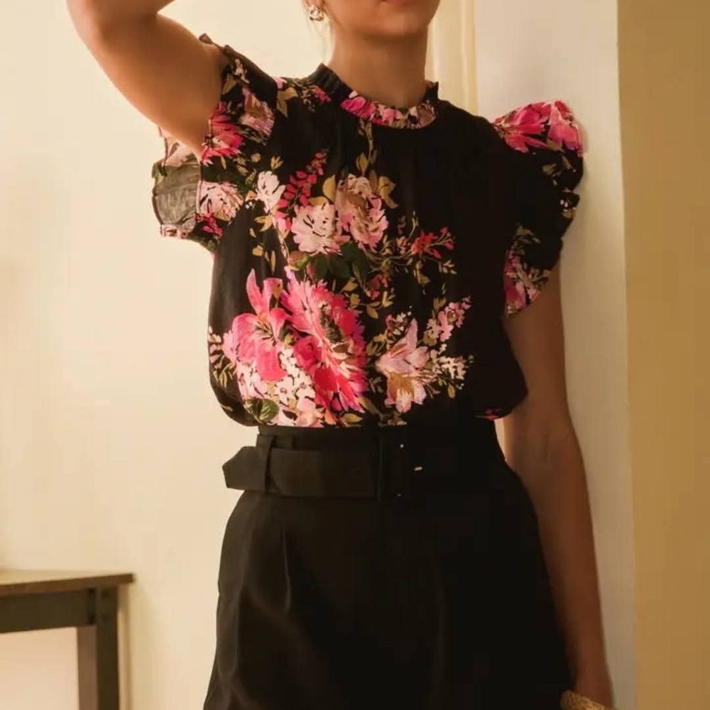 Elegant Floral Blouse with Ruffle Sleeves